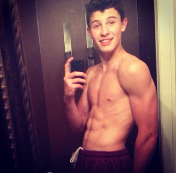 Shawn Mendes sem camisa Shawn Mendes sem camisa